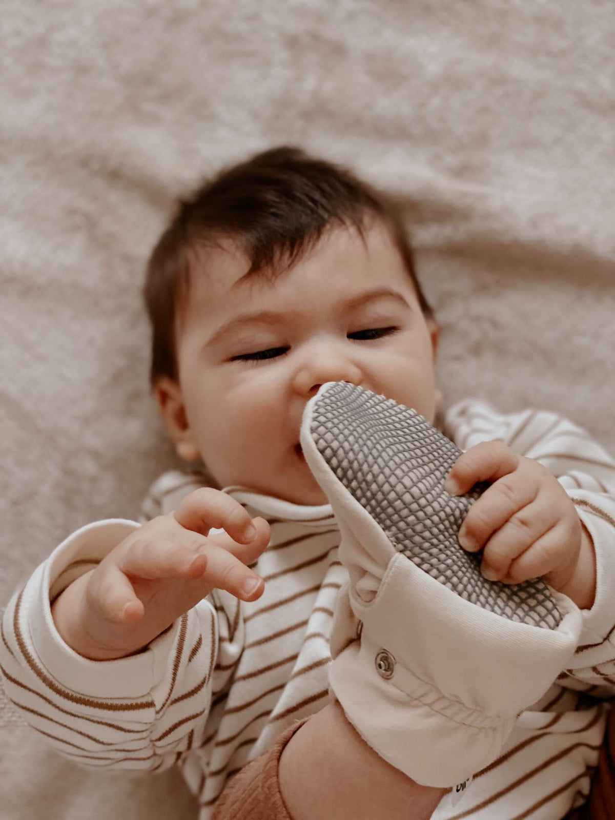 Stay-On Baby Booties, Organic Cotton Lined – Beige