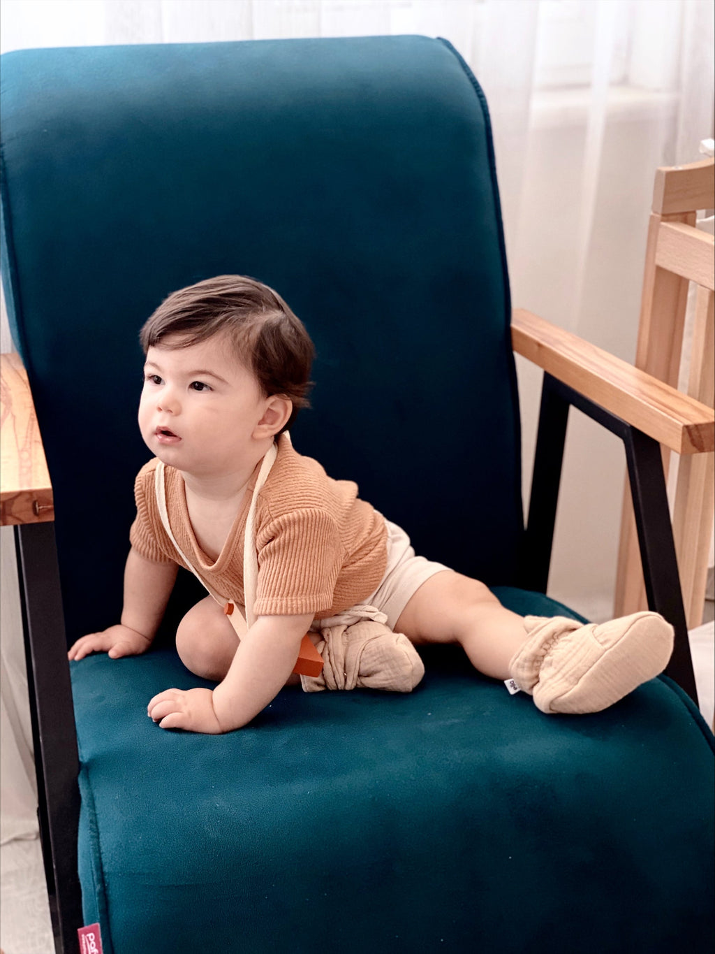 Muslin Stay-On Baby Booties – Beige