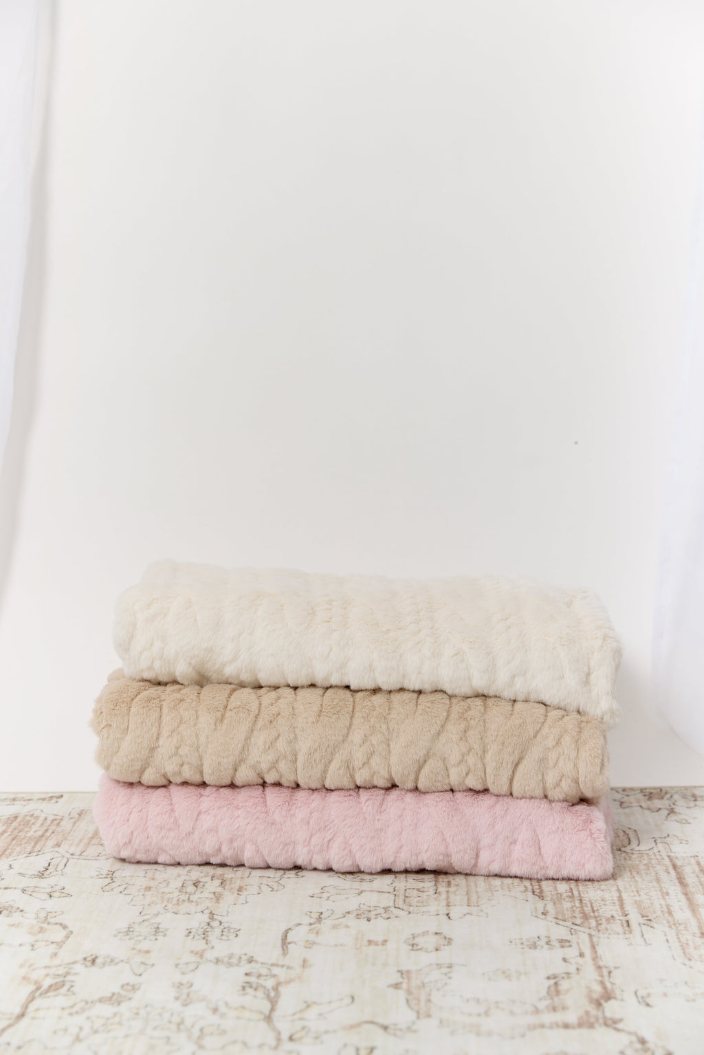 Atelier Cable Fur Blanket - Taupe