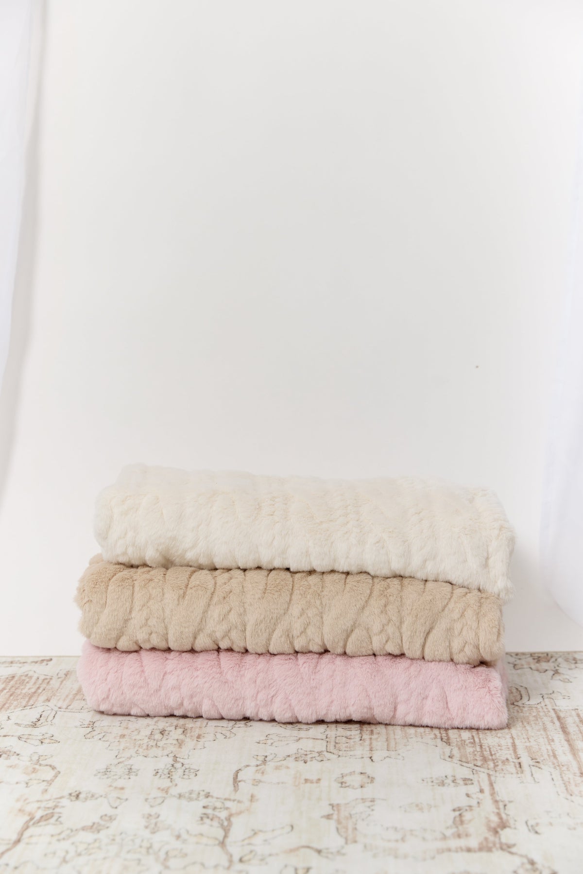 Atelier Cable Fur Blanket - Taupe