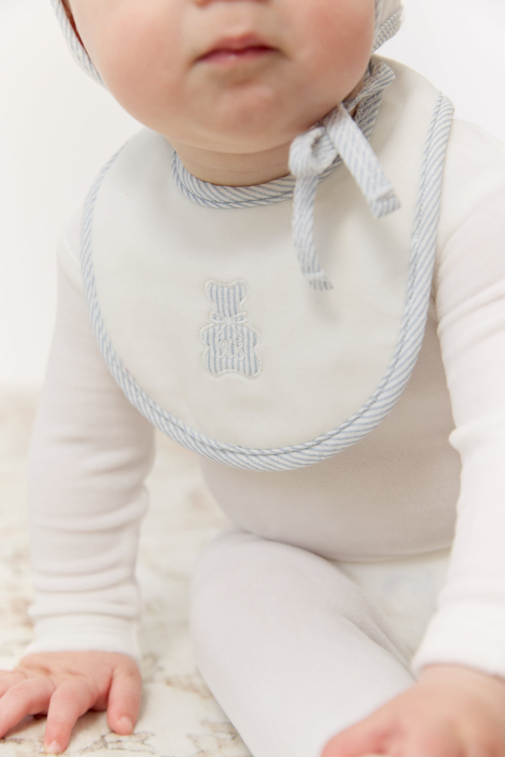 Petit Ours Bib - White Blue