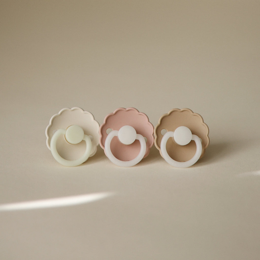 FRIGG Daisy Night Natural Rubber Pacifier 2-Pack