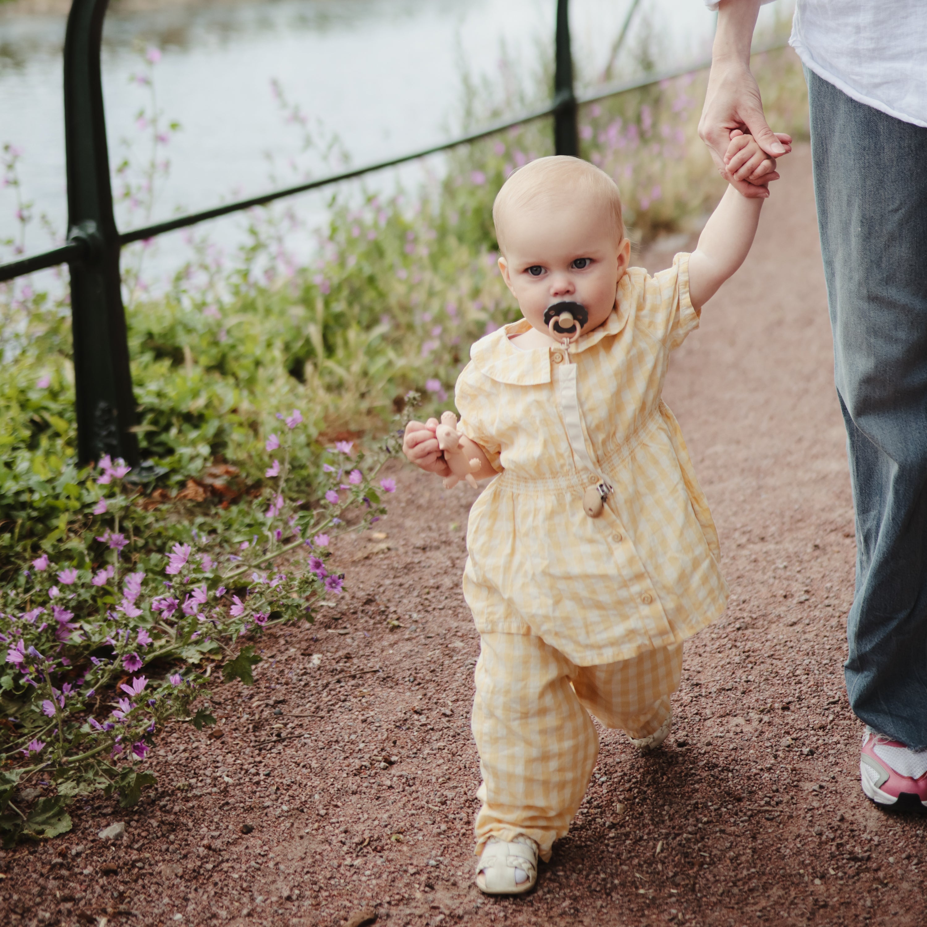 FRIGG Daisy Natural Rubber Pacifier 2-Pack